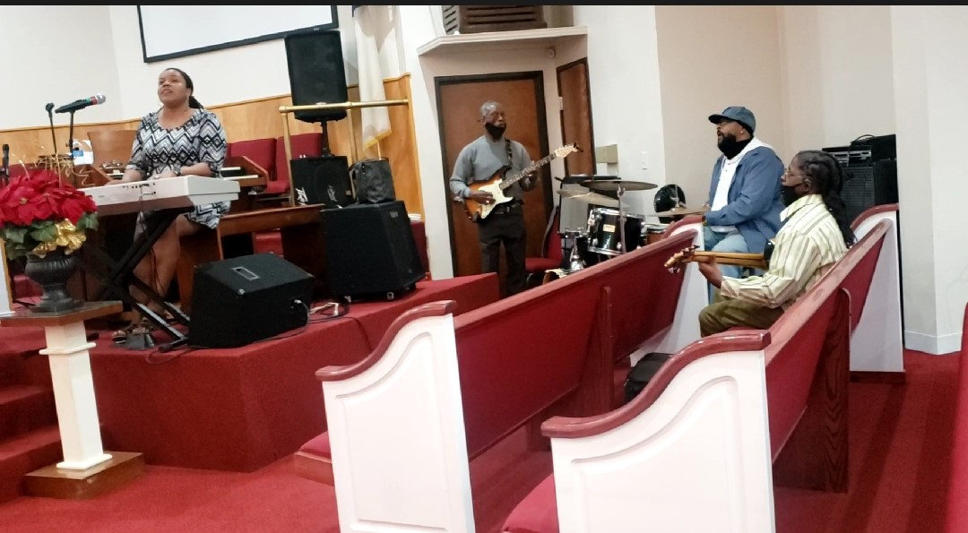 EMMBC Band – Keyslady, TLee Waites on Bass, Ben Abron on Lead Guitar, and Derrick Barron on drums
